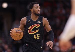 米切尔：锁定季后赛很棒但这并不是最终目标 只是向前迈了一步