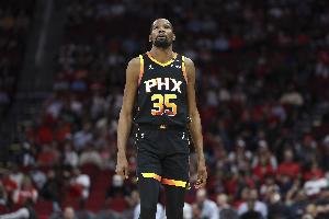 苦苦支撑！杜兰特三节16中11砍下30分 球队落后27分