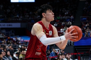 周琦：曾凡博本赛季进步很大 冲击NBA今年是一个机会