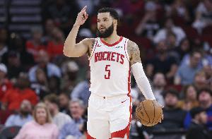 美记：NBA高管们普遍预计范弗里特会与火箭续约 问题仅在合同条款