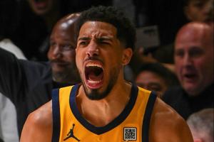 徐静雨在哈利伯顿绝杀前：太能拉了 绝杀后“突发恶疾”：啊啊啊~