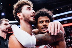 申京晒合照告别杰伦-格林和狄龙：一辈子的好兄弟🤞！