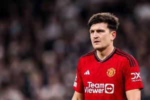 记者：马奎尔中途离场并非受伤，短时间出场是球队提前的安排