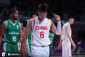 媒体人：男篮首胜可喜 多点得分亮眼 仍需总结瑕疵稳扎稳打