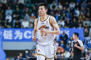 媒体人：CBA球员交易这一块 从来都是要么就不做 要么就各取所需