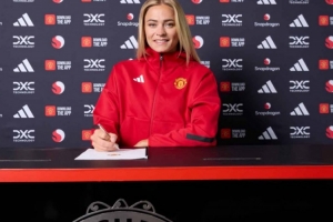 曼联女足罗尔福：年轻球员都想来英格兰踢球，这里投资大对抗强