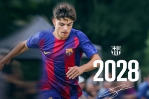 世体：弗里克征召18岁右后卫哈维-埃斯帕特参加一线队合练