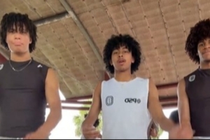 爆炸头组合？朱正晒与队友一起唱跳RAP的视频：🕺🕺🕺