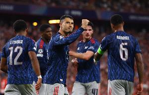 在欧冠替补登场后互相传射，马丁内利和特罗萨德是第4对组合