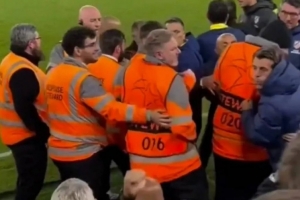 镜报：马竞工作人员涉嫌向利物浦球迷吐口水，欧足联考虑启动调查