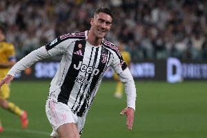 续约吗？DV9仅出场30分钟独造3球是本赛季欧冠最多 近7场6球1助