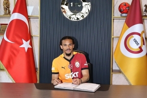 加拉塔萨雷主帅回应纳格尔斯曼弃用萨内：他带队连斯洛伐克都输！