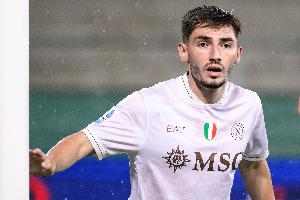 吉尔莫：麦克托米奈曾参加曼市德比，他深知对阵曼城的意义