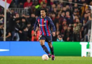 每体：孔德对训练前的训练情有独钟，邻居常看到他早上七点晨练