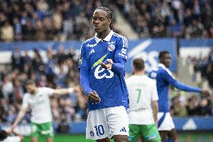 队报：埃梅加传射助斯特拉斯堡客胜，向攻击他的极端球迷怒吼