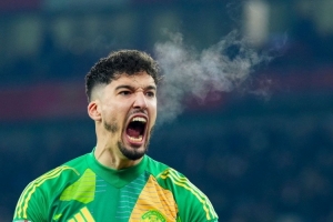 记者：曼联的首发门将几乎是英超最差的，索帅要为放弃亨德森负责