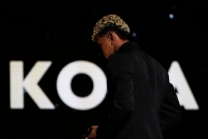 巴萨官方晒亚马尔获科帕奖照片：从拉玛西亚走向世界