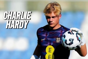 跟队记者：曼联接近签下德比郡16岁门将查理-哈迪