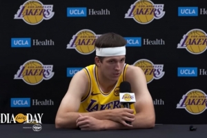 雷迪克要求球员保持冠军状态？里夫斯：我们在这里只为了这一件事