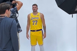 瘦身显著！东契奇拍摄新赛季定妆照花絮