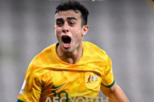 官方：澳大利亚中场巴多拉托当选亚足联年度最佳青年球员