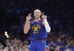 掘记调侃：听说这场比赛里有一方有世界最佳球员和投手 是戈登吗