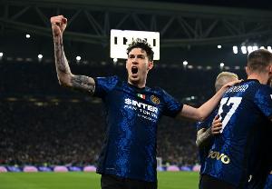 🚨意媒：利物浦准备1亿欧报价巴斯托尼，26岁中卫现年薪550万欧