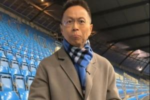 一本正经！詹俊带蓝色围巾：咪咕的待遇比天空电台还要“高”😂