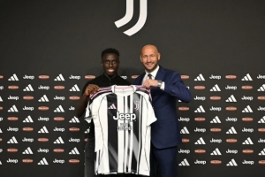 尤文官方：20岁前锋塞里涅·德梅与俱乐部续约至2028年6月