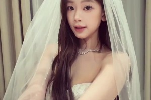 椰子身穿白色婚纱 真美啊😍