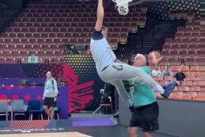 这个隔扣能换一个小小的投票嘛😆？77隔扣老爹版🏀