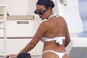 红牌罚下👀！大庭广众之下C罗对乔治娜上演手球