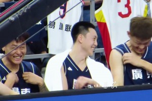 😂欢乐替补席，笑得七仰八叉的~