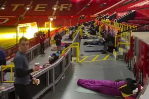 曼联将老特拉福德球场开放给无家可归者，以避免他们流落街头